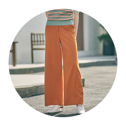 Graphic T-shirts: Featuring bold prints and artistic designs for a statement look.
  Vintage-Inspired Tees: With retro patterns, these T-shirts offer a nostalgic charm.